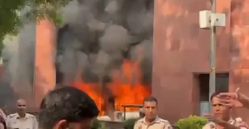 ഡൽഹിയിൽ എം.പി മാരുടെ ഫ്ലാറ്റിൽ തീപിടിത്തം