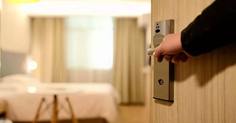 കോർക്കിൽ ഹോട്ടൽ; അനുമതി നൽകി ആസൂത്രണ കമ്മീഷൻ hotel room in cork