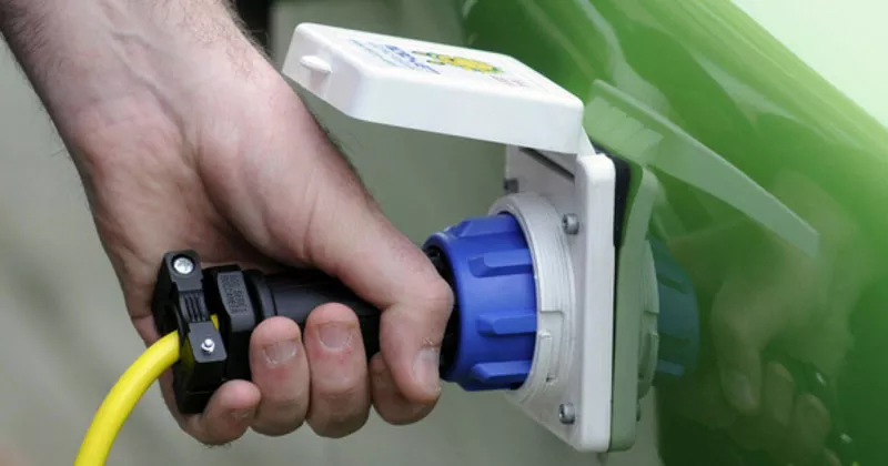 ഇവി ഉപഭോക്താക്കൾക്കായി 90 ചാർജിംഗ് ഹബ്ബുകൾ; പ്രഖ്യാപനവുമായി ഗതാഗതമന്ത്രി reacharge