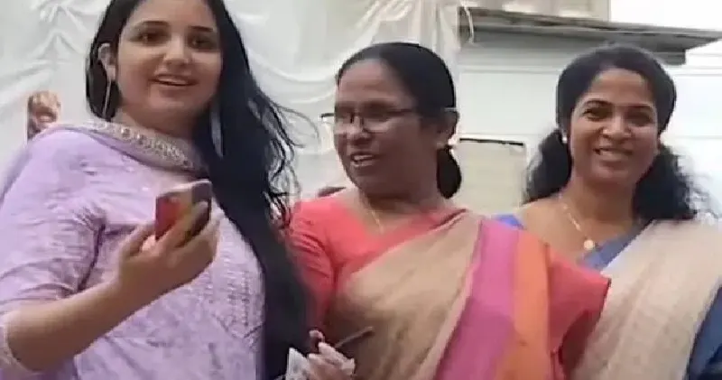 രാഹുൽ മാങ്കൂട്ടത്തിലിനെതിരെ പീഡന ആരോപണം ഉന്നയിച്ച റിനി ആൻ ജോർജ് സിപിഎം വേദിയിൽ ; ആരെയും വേദനിപ്പിക്കാനില്ലെന്നും റിനി