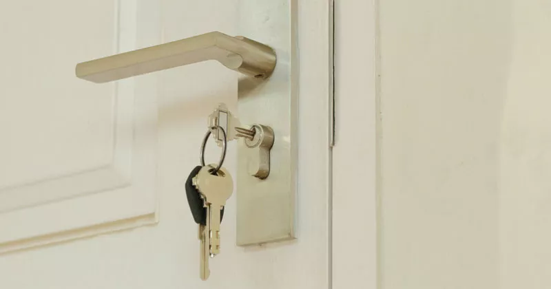 കുടുംബങ്ങളെ ഒഴിപ്പിക്കാനുള്ള നീക്കം; പ്രതിപക്ഷം രംഗത്ത് room lock