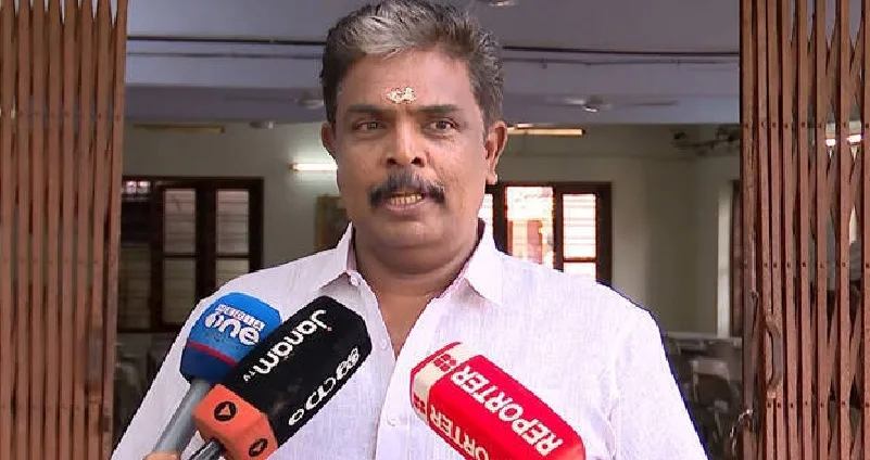 സ്വർണ്ണപ്പാളി വിഷയം ; ശബരിമല മുൻ അഡ്മിനിസ്ട്രേറ്റീവ് ഓഫീസർ മുരാരി ബാബുവിനെ സസ്പെൻഡ് ചെയ്തു