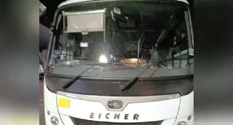 നമ്പർ പ്ലേറ്റ് ഇല്ലാതെ സർവീസ് ; കൊച്ചിയിൽ ബസുകൾ പിടികൂടി