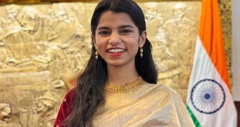 ഇന്ത്യയിലെ ഏറ്റവും പ്രായം കുറഞ്ഞ എംഎൽഎ ; പാട്ടും പാടി നിയമസഭയിലേയ്ക്ക് മൈഥിലി താക്കൂർ