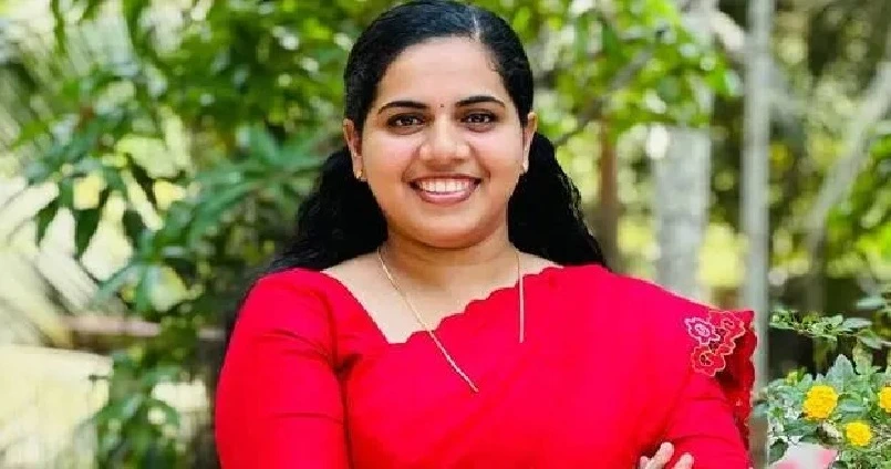 ബിജെപിയുടെ ഐശ്വര്യം , നാണമുണ്ടെങ്കിൽ പേരിൽ നിന്ന് മേയർ അങ്ങ് മാറ്റിയേക്ക് ; ആര്യാ രാജേന്ദ്രന് വിമർശനം