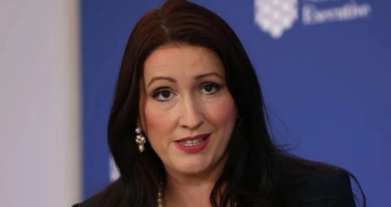 കാതറിൻ കനോലിയുടെ സ്ഥാനാരോഹണം അടുത്തയാഴ്ച ; ചടങ്ങിൽ പങ്കെടുക്കാൻ കഴിയില്ലെന്ന് എമ്മ ലിറ്റിൽ-പെൻഗെലി