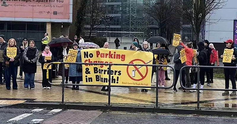 കാർ പാർക്കിംഗിന് ചാർജുകൾ; പ്രതിഷേധവുമായി പ്രദേശവാസികൾ car parking