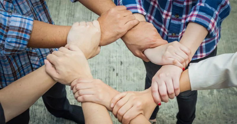 കുടിയേറ്റ വിരുദ്ധ പ്രവണത; കമ്യൂണിറ്റി ഇടപെടൽ ശക്തമാക്കാൻ സർക്കാർ community program