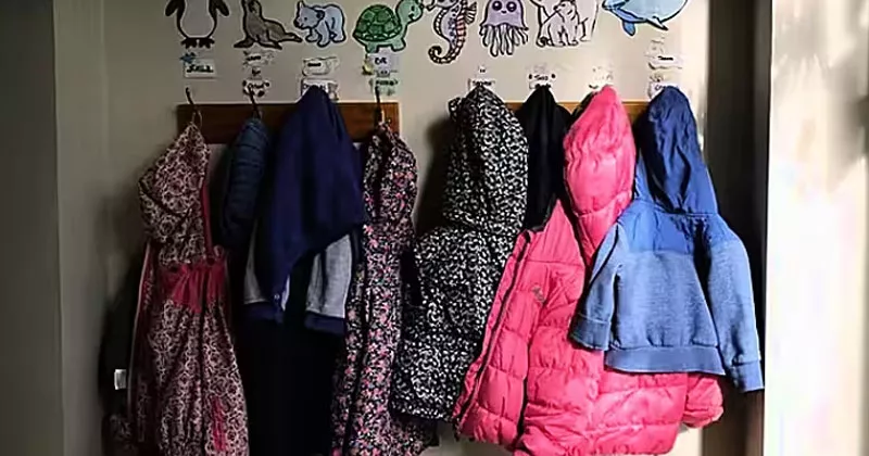 ഫണ്ടിംഗിലെ അപര്യാപ്തത; ക്രെഷുകൾ അനിശ്ചിത കാലത്തേയ്ക്ക് അടച്ച് പൂട്ടാൻ സാധ്യത dress