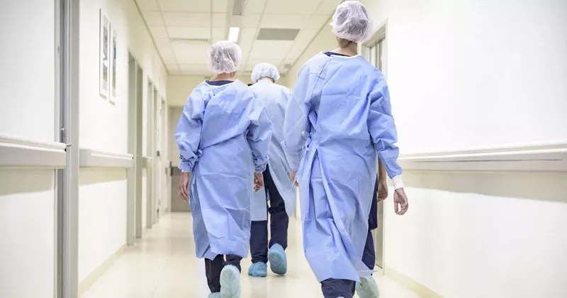 സ്റ്റാഫിംഗ് കരാറിനെച്ചൊല്ലിയുള്ള തർക്കം; നിലപാട് കടുപ്പിച്ച് ഹെൽത്ത് കെയർ യൂണിയനുകൾ health workers