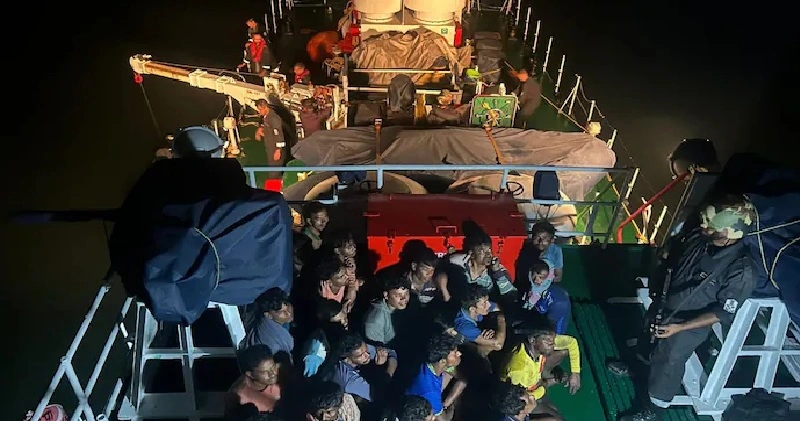 ഇന്ത്യൻ സമുദ്രാതിർത്തിയിൽ 28 ബംഗ്ലാദേശികൾ അറസ്റ്റിൽ ; ബംഗ്ലാദേശി മത്സ്യബന്ധന ബോട്ട് കോസ്റ്റ് ഗാർഡ് പിടിച്ചെടുത്തു