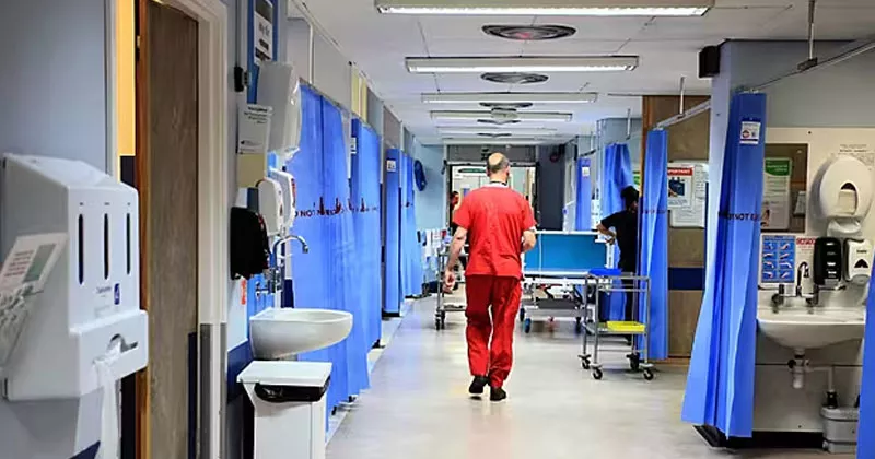 ശ്വസന സംബന്ധമായ പ്രശ്നങ്ങൾ; ചികിത്സയിൽ 600 ലധികം പേർ hospital