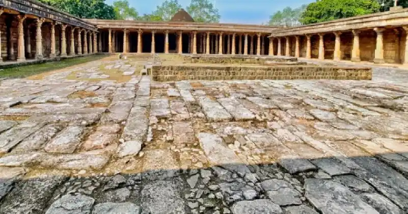 വെള്ളിയാഴ്ച ഹിന്ദുക്കൾക്കും മുസ്ലീങ്ങൾക്കും പ്രാർത്ഥന നടത്താം ; ഭോജ്ശാല തർക്കത്തിൽ നിർണ്ണായക നീക്കവുമായി സുപ്രീം കോടതി ; മധ്യപ്രദേശിൽ കനത്ത സുരക്ഷ