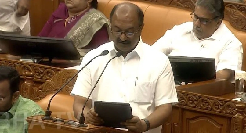 കേന്ദ്രസർക്കാരിനെ വിമർശിച്ച് ധനമന്ത്രി ; ഓട്ടോറിക്ഷ – ടാക്സി തൊഴിലാളികൾക്ക് ഗ്രൂപ്പ് ഇൻഷുറൻസ് ; ക്ഷേമപെൻഷന് 14500 കോടി