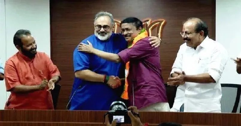 ഇതുവരെ വിശ്വസിച്ചിരുന്ന പ്രത്യയശാസ്ത്രങ്ങൾ അനാവശ്യമായിരുന്നു ; സിപിഎം പാർട്ടി വക്താവ് റെജി ലൂക്കോസ് ബിജെപിയിൽ ചേർന്നു