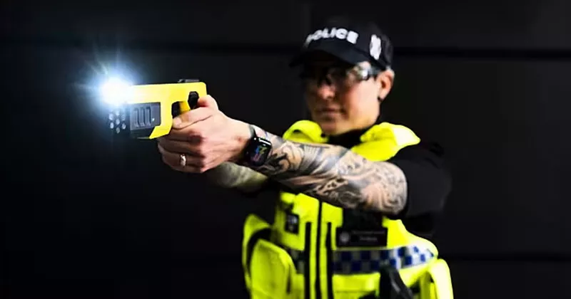 ആക്രമണം വർധിക്കുന്നു; കൂടുതൽ പോലീസുകാർക്ക് ടേസറുകൾ നൽകണമെന്ന് ആവശ്യം