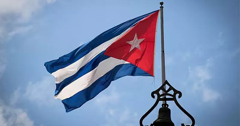 ക്യൂബയിലേക്കുള്ള യാത്ര ഒഴിവാക്കണം; നിർദ്ദേശവുമായി വിദേശകാര്യമന്ത്രാലയം cuba flag