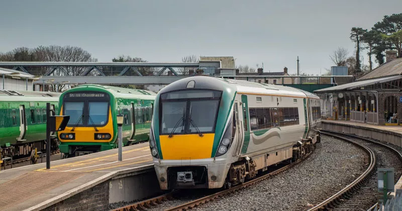 സാങ്കേതിക തകരാറിനെ തുടർന്ന് ട്രെയിൻ പാളത്തിൽ നിർത്തി; ഐറിഷ് റെയിൽ സർവ്വീസുകൾ തടസ്സപ്പെട്ടു irish rail