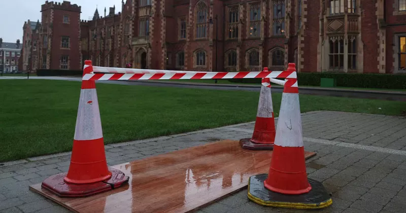 ജോർജ് മിച്ചലിന്റെ പ്രതിമ നീക്കം ചെയ്തു michel bust