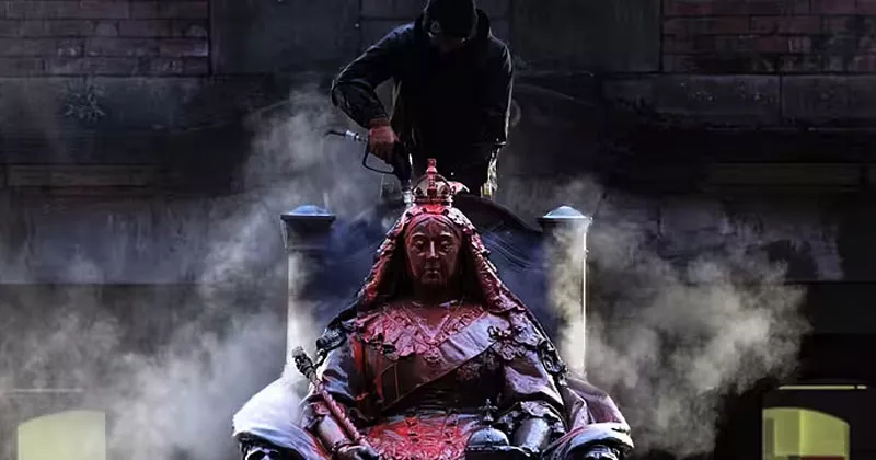 ക്വീൻ വിക്ടോറിയ പ്രതിമയ്ക്ക് നേരെ ആക്രമണം queen victoria