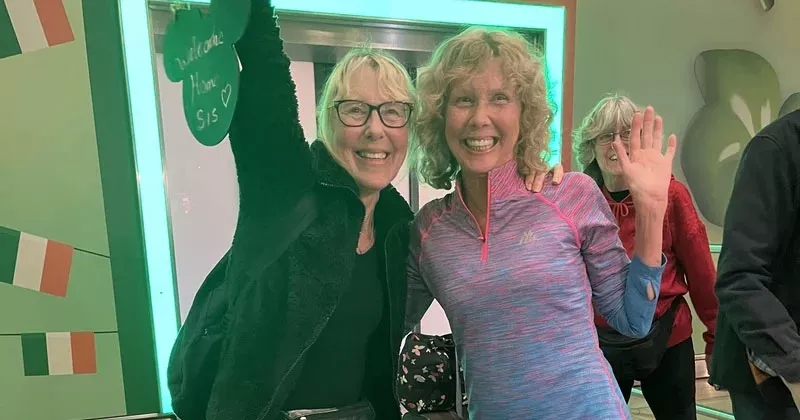 സ്നേഹത്താൽ നിറഞ്ഞ് ഡബ്ലിൻ വിമാനത്താവളം; ദുബായിൽ നിന്നുള്ള വിമാനത്തിൽ എത്തിയത് 384 പേർ flight lands