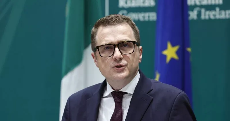 കുടുംബങ്ങൾക്ക് കുടിയൊഴിപ്പിക്കൽ നോട്ടീസ്; അന്വേഷിക്കുമെന്ന് ഭവന മന്ത്രി james beown