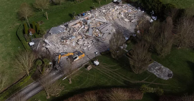 അനുമതിയില്ലാതെ നിർമ്മിച്ചു; മീത്തിലെ വീട് പൊളിച്ച് മാറ്റി meath home