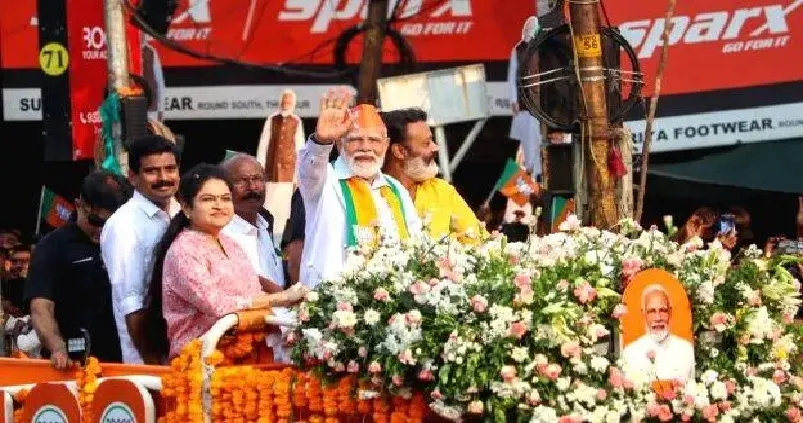 തൃശൂരിനെ പൂരത്തിമർപ്പിൽ ആറാടിച്ച് നരേന്ദ്ര മോദിയുടെ റോഡ് ഷോ