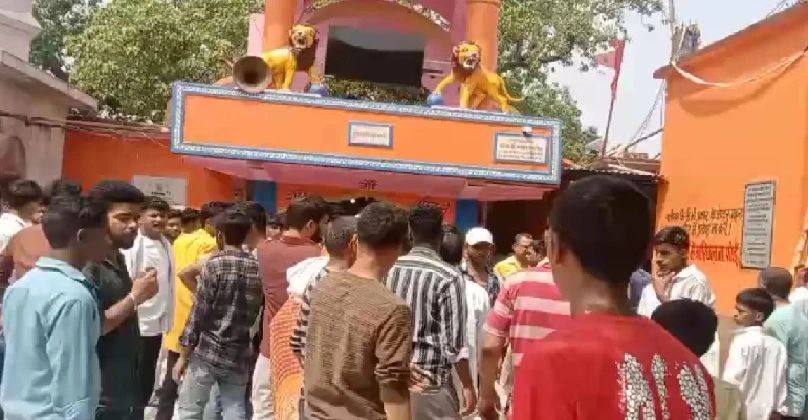 ബീഹാറിൽ ശീതള ക്ഷേത്രത്തിൽ തിക്കിലും തിരക്കിലും പെട്ട് എട്ട് മരണം ; നിരവധി പേർക്ക് പരിക്ക്