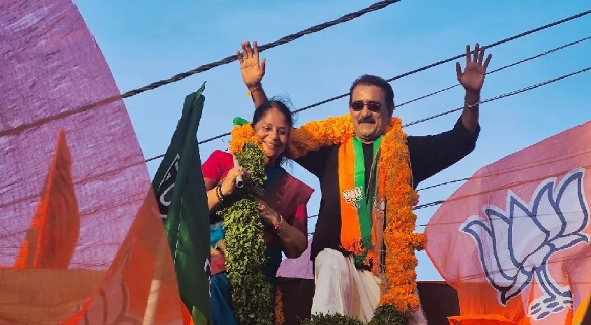 50 വർഷത്തെ കുത്തക പൊളിക്കും ; കറുത്ത ഷർട്ടും കൂളിംഗ് ഗ്ലാസുമണിഞ്ഞ് ക്രെയിന് മുകളിൽ നിന്ന് ഗോപാലകൃഷ്ണന്റെ തകർപ്പൻ ഡാൻസ്