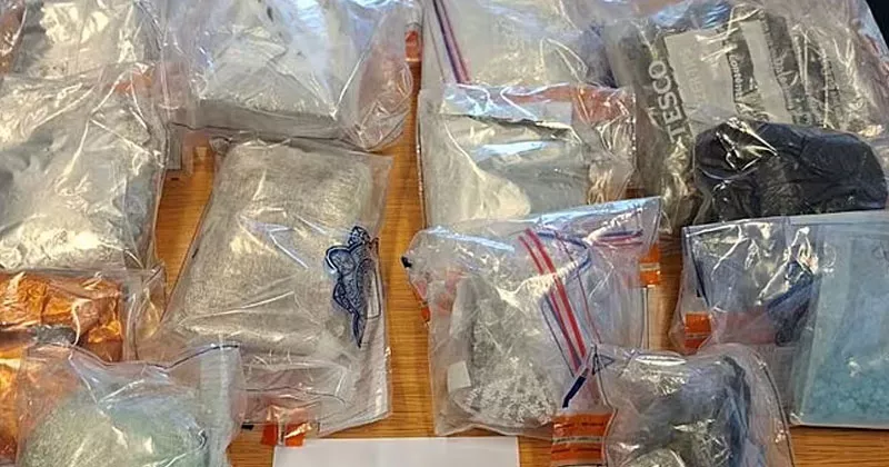 ഓഫാലിയിൽ വൻ ലഹരിവേട്ട; രണ്ട് പേർ അറസ്റ്റിൽ