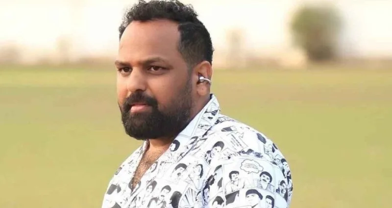 ‘ ഇന്നലെ മോദിയുമായി സതീശന്റെ കൂടിക്കാഴ്ച്ച , ഇന്ന് പിണറായിയുടെ വീട്ടിൽ ഇഡി റെയ്ഡ് ‘ ; ദുരൂഹത ആരോപിച്ച് ബിനീഷ് കോടിയേരി