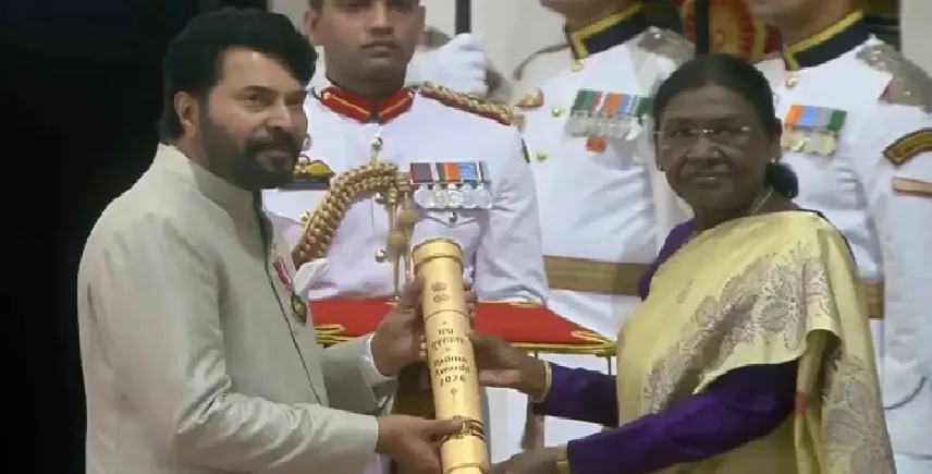 പത്മതിളക്കത്തിൽ കേരളം : പത്മഭൂഷണ് ഏറ്റുവാങ്ങി മമ്മൂട്ടിയും വെള്ളാപ്പള്ളിയും