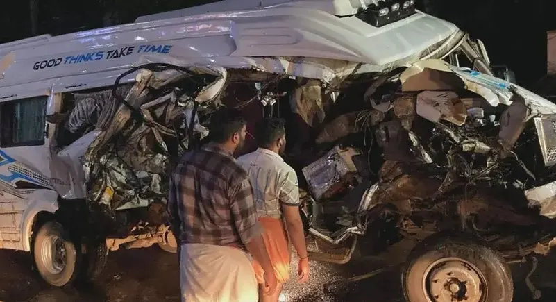 കൊണ്ടോട്ടിയിലുണ്ടായ വാഹനാപകടത്തിൽ രണ്ട് മരണം ; പത്തോളം പേർക്ക് പരിക്ക്