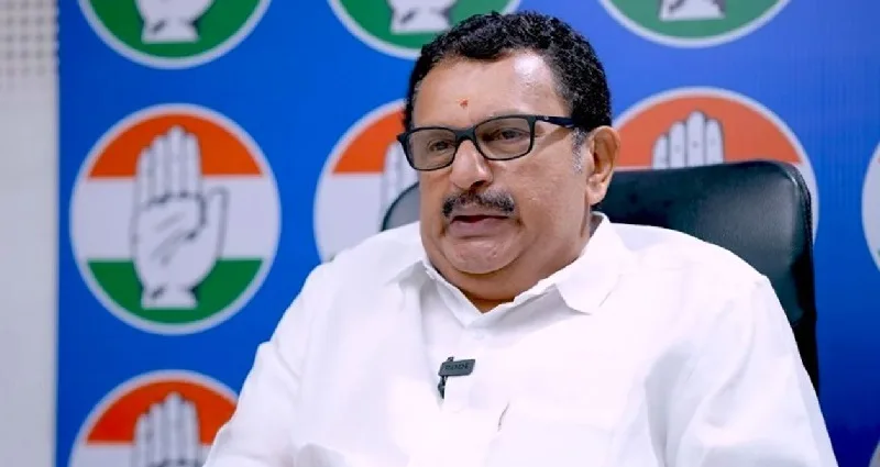 ആശുപത്രി പരിസരത്ത് ബാനറുകളും, കൊടിയും കെട്ടി ഭക്ഷണം വിതരണം ചെയ്യരുത് ; വിലക്കി കെ മുരളീധരൻ