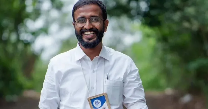 ‘ ഇത് ഞങ്ങളുടെ സർക്കാരും ഞങ്ങളുടെ മുഖ്യമന്ത്രിയുമാണ് ‘ ; വിവാദങ്ങൾക്കിടെ മുഖ്യമന്ത്രിയെ കണ്ട് അലോഷ്യസ് സേവ്യർ