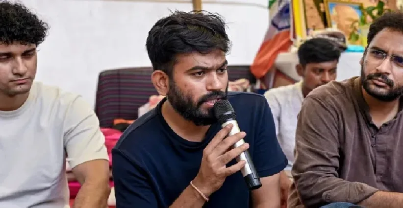 അഭിജിത് ദിപ്കെയുടെയും കുടുംബത്തിന്റെയും സാമ്പത്തിക സ്ഥിതി അന്വേഷിക്കണം : തെരഞ്ഞെടുപ്പ് കമ്മീഷനടക്കം പരാതി