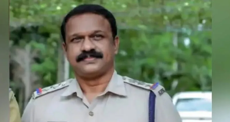 ഭാര്യയെ ഉപേക്ഷിച്ചിട്ട് വിവാഹം കഴിക്കാമെന്ന് വാക്ക് നൽകി : കാമുകി ഗർഭിണിയായതോടെ ബന്ധത്തിൽ നിന്ന് പിന്മാറി ; സിഐ വിനോദ് കൃഷ്ണയ്ക്ക് സസ്പെന്ഷന്