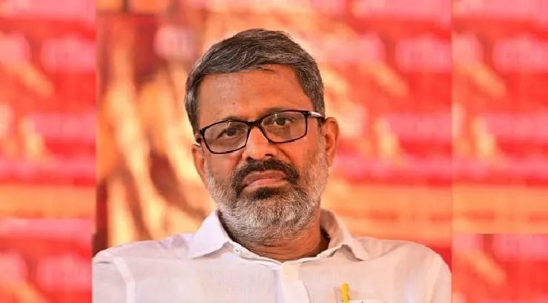 ഡിജിറ്റൽ തെളിവുകളടക്കം യുവതിയുടെ പരാതി , നടപടിയുണ്ടായില്ലെങ്കിൽ കോടതിയെ സമീപിക്കുമെന്ന് താക്കീത് : പിന്നാലെ സുരേഷ് ബാബു തെറിച്ചു