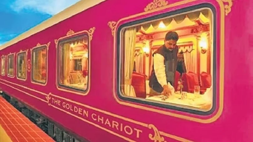 കർണാടകയുടെ ‘ സ്വർണ്ണ രഥം ‘ വീണ്ടും ട്രാക്കിൽ : ചുറ്റിനും പരിചാരകരുമായി രാജകീയ യാത്ര പോകാം